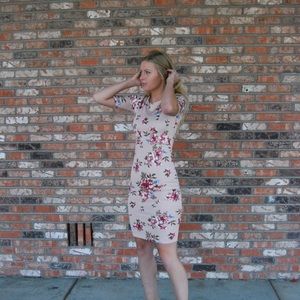 Women’s pink floral fitted dress